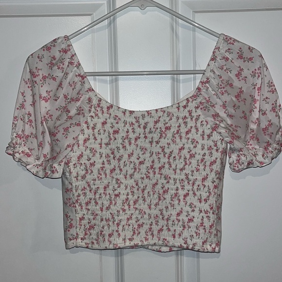 Hollister puff sleeve floral crop top - Size XS - Picture 3 of 8